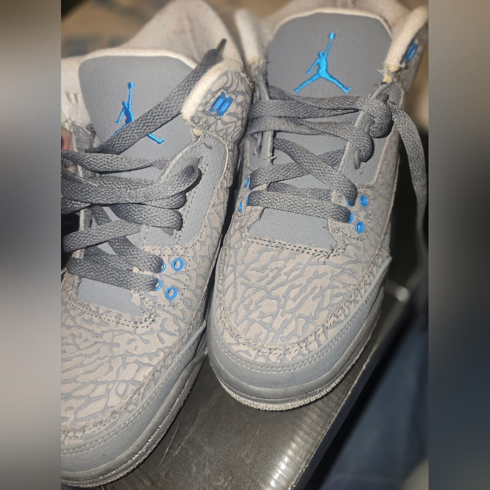 Jordan gray and Teal blue size 7Y